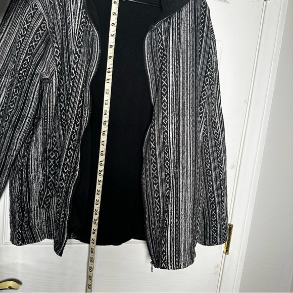 Kathmandu Imports, Black and Whjte Tribal, Heavy Winter Coat, Unisex - Picture 9 of 11